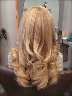 Blonde Bombshell Hair, Vintage Blonde Hair, Blonde Vs Brunette, Yellow Blonde Hair, Yellow Blonde, Beautiful Blonde Hair, Peinados Fáciles Para Cabello Corto