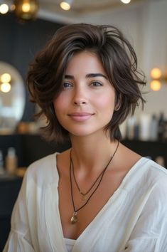 A neck-length layered pixie cut, offering a youthful and vibrant appearance Haircuts Trending, Trending Looks, Longer Pixie Haircut, Short Brown Hair, Messy Short Hair, Long Pixie, Pixie Haircuts, Short Hair Cuts For Women