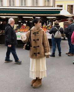 Thick Winter Outfits, Japan In Winter Outfit, Japan Fits Winter, Japan Outfits Winter, Button Jacket Outfit, Uggs Winter Outfit, Winter Coat Aesthetic, Cute Ugg Outfits, Warm Autumn Outfits