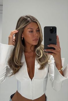 Blonde Curtain Bangs, Fall Blonde Hair, Brown Hair Inspo, Brunette Hair With Highlights, Dyed Blonde Hair, Light Blonde Hair, Blonde Hair Inspiration, Honey Hair, Brunette To Blonde