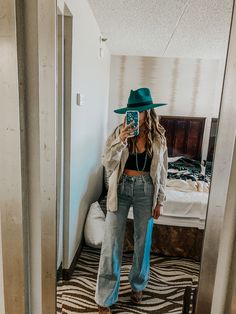 Western Sheek Outfits, Rodeo Outfits Simple, Denver Style Outfits Summer, Country Rock And Roll Outfits, Frontier Days Outfit, Western Bar Outfit Winter, Western Conference Outfits, Modern Rodeo Outfits, Nashville Casual Outfits