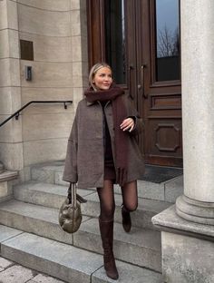 Winter fashion can feel dull when you're stuck wearing jeans on repeat. Here's how to wear dresses in the winter—without being cold. | how to wear a dress in winter cold weather fashion | how to wear a dress in winter for party | how to wear a dress in winter aesthetic | how to stay warm in a dress in winter Vinter Mode Outfits, Stile Blair Waldorf, Adrette Outfits, Look Adidas, Fest Outfits, Outfit Chic, Cold Outfits