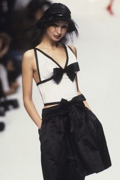 Chanel 1994, Curvy Girl Outfits, Runway Show, Couture Collection, Grunge Fashion