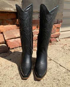 Snip Toe Cowgirl Boots, Black Cowgirl Boots, Glass Heels, Black Cowgirl, Western Store, Cowgirl Boot, Cute Flats, Cowgirl Western, Western Boot