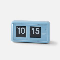 an alarm clock with the numbers ten and fifteen