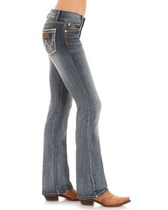 Wrangler Retro Women's Indigo Pocket with Stitch Sadie Jeans - Boot Cut , Indigo Country Fall Outfits, Wrangler Jeans Women's, Country Jeans, Wrangler Women, Boots Cowgirl, Embroidered Pocket, Mexican Outfit, Low Rise Bootcut Jeans, Womens Jeans Bootcut