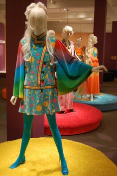 When High Fashion Inhaled The ‘60s—‘Hippie Chic’ At MFA | The ARTery Low Rise Pants Outfit Plus Size, 60s Jacket, Apple Boutique, 1940s Looks, 60s Hippie, 60s 70s Fashion, Sixties Fashion, Age Of Aquarius, 1970s Fashion