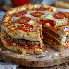 The Pizza Burger Pie Pizza Burger Pie, Peppers Pasta, Pizza Dishes, Birria Recipe, Beef Birria, Savoury Pies, Pizza Burger, Pizza Burgers, Cheese Burger