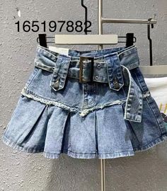 Women Street Fashion, Strech Dresses, Pleated Denim Skirt, Girls Denim Skirts, Pleated Pattern, Y2k Mini Skirt, Pleated Denim, Skirt Details, Blue Denim Skirt