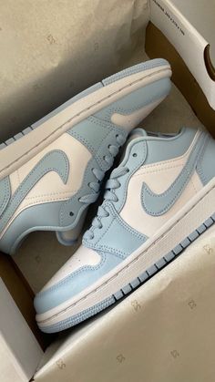 Pretty Sneakers, Trendy Shoes Sneakers, Nike Fashion Shoes, Preppy Shoes, Pretty Shoes Sneakers, All Nike Shoes, Cute Nike Shoes, Fresh Shoes, Cute Sneakers