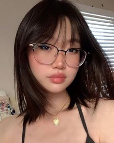 Frames For Round Faces, Asian Glasses, Classy Glasses, Glasses Frames Trendy, Glasses Inspiration, Hairstyles With Glasses, Glasses Makeup