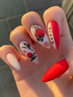 Nails Dragon, Nails Hippie, Nails For Black Women, Celebrate Life Quotes, Art For Short Nails, Nail Art For Short Nails, Japan Nail, Quotes And Pictures, Dragon Nails