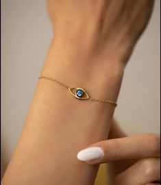 🧿 This is high quality minimalist handmade evil eye bracelets for women to defeat bad luck and evil eyes. It will be a great birthday gift for your best friend or a graduation gift for your daughter or anyone you love and want to protect her. Congratulation Gift, Success Giff, Celebration Gift. 🧿 This minimalist rose gold evil eyes bracelets will be a perfect gift as a summer jewellery for you or your best friend. Or it can a perfect gift option If you are looking for a protection jewelry. Evi Delicate Wedding Necklace, Evil Eye Bracelet Silver, Delicate Gold Bracelet, Minimalist Rose, Nose Ring Jewelry, Best Friend Birthday Gift, Summer Jewellery, Eye Bracelets