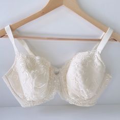 Soma Sensuous Sides Full Coverage Lined Lace Underwire Bra 40dd Ivory New With Tags Soma Sensuous Sides Full Coverage Lace Bra 40dd Soma Intimates, Lace Underwire, Bras And Panties, Underwire Bra, Ivory Color, Lace Bra, White Cream, Cream White, Women's Intimates