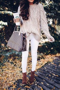 obsessed! this cable knit sweater, beige + white, and the dark brown ankle boots! 2017 Fashion Outfits, Fall Outfits Pinterest, Vuitton Outfit, Stunning Fashion, Feminine Fashion, 2017 Fashion Trends, Outfit Trends, Cute Fall Outfits, Mode Inspo