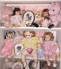 there are many dolls and teddy bears on the shelves