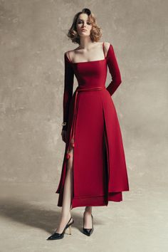 Fashion Wear Women, Elegant Dresses Gala, Elegant Outfits Aesthetic, Fringes Dresses, Flowy Dresses Long, Romantic Style Aesthetic, Dresses With Layers, Red Designer Dress, Flowy Dress Outfit