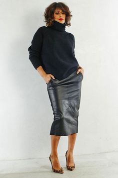 Rok Outfit, Leather Skirt Outfit, Pencil Skirt Outfits, Nili Lotan, Black Leather Skirts, Elegant Skirt, Looks Chic, Looks Style, Work Fashion