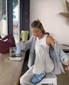 comfy casual outfit to wear on your next coffee shop date! 🫐 #instagram #poses #coffeeshop #comfycasual #outfits Adidas Handball Spezial, Adidas Handball, Comfy Casual Outfits, Adidas Outfit, Outfit Inspo Fall, Looks Vintage, Spring Summer Outfits, Comfy Casual