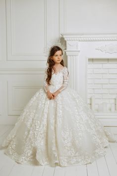 Luxurious Train, Girls Pageant Gowns, Ivory Girls Dress, Beautiful White Dresses, Fluffy Skirt, Ivory Flower Girl, Ivory Flower Girl Dresses, First Communion Dress, Lace Flower Girls