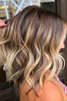 Medium Hairstyles For Women, Wavy Hairstyles Medium, Classic Hair, Natural Blonde, Summer 19, Women's Hairstyles, Colour Ideas, Highlights Brown Hair, Medium Hairstyles