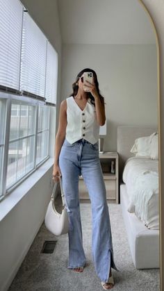 White waistcoat 
White vest
Chaleco sastre blanco 
Wide leg jeans
Adelaidamcg Fest Outfits, Elegante Casual, Looks Chic, Trend Fashion, Summer Fashion Outfits, Business Casual Outfits, Looks Style, Mode Inspiration, Outfits Casuales