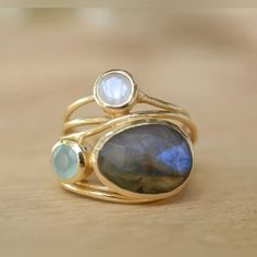 Golden Pretty Ring With 3 Stones Punk Rings, Gold Moonstone Ring, Moonstone Rings, Blue Shell, Dainty Gold Rings, Retro Punk, Boho Chic Jewelry, Shell Ring, Aqua Chalcedony