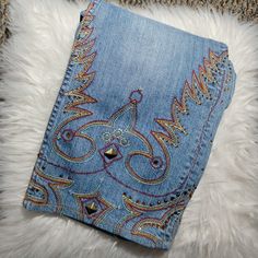 Stunning Vintage Western Style Lawman Embellished Studded Jeans Light Wash Size 28 Rare. Unique, Gorgeous Jeans. High Waisted Western Style Vintage 90s All Size Tags Have Been Removed. Price Is Firm. A Few Missing Crystals But Otherwise In Great Condition. Excellent, Used Condition! Please See Photos For More Detail. Thanks For Stopping By! Feel Free To Leave Me A Comment So That I Can Check Out Your Closet Too. :) Please Know That All Sales Are Photographed And Recorded Before Being Packaged An Lawman Jeans, Studded Jeans, Vintage Western, Model Photos, Jeans And Boots, Blue Gold, Design Inspo, Western Fashion, High Waisted