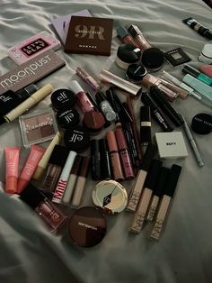 Small Makeup Collection, Makeup Collection Goals, Brown Girls Makeup, Makeup Package, Birthday Makeup, Makeup Is Life, Small Makeup