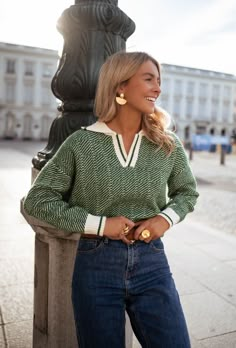 Green Lomond Sweater – Easy Clothes North America Stile Blair Waldorf, Adrette Outfits, Fest Outfits, Parisian Women, Elegante Casual, Looks Street Style, Dark Wear