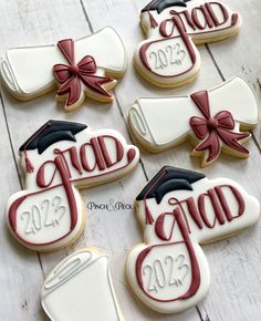 decorated cookies with graduation caps and tassels for the graduate's day party