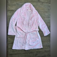 Juicy Couture Pink Robe Soft Comfortable Robe With Belted Tie Size L/Xl New With Tags Very Light Stain On Belt At End Shows In Pictures L Juicy Couture Robe, Jewel Logo, Belted Robe, Pinterest Life, Barbie Core, Comfy Lounge, Raspberry Color, Bon Appetite, Pink Bling