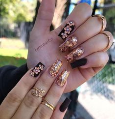 Maroon Acrylic Nails, Nail Art Designs 2023, Acrylic Nail Designs Classy, Short Coffin Nails Designs, Summer Nails Ideas, 3d Acrylic Nails, Black Nails With Glitter, Simple Spring Nails, Curved Nails