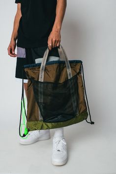 Cool Bag Design, Tyvek Bags, Knitting Bag Pattern, Nylon Tote Bag, Bag Obsession, Streetwear Accessories, Nylon Tote Bags, Colorful Bags, Bottle Bag