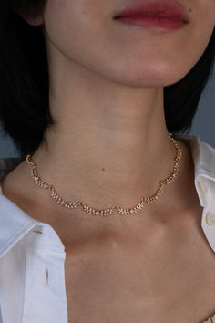 A delicate gold necklace with sparkling cubic zirconia, in the shape of a repeating floral pattern. Layered Indian Necklace, Neck Pieces Jewelry Western, Dainty Handmade Jewelry, Classy Gold Jewelry, Bridal Jewelry Sets Gold, Necklace Designs Gold Indian, Traditional Gold Necklace, Delicate Necklace Gold, Necklace Set Gold