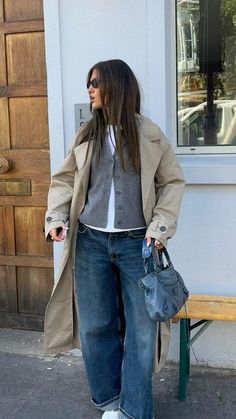 Fall Newyork Outfit, Model Off Duty Outfits Winter, Fall Cool Outfits, Copenhagen Style Colorful, Copenhagen Style Autumn 2024, Uni Fall Outfits, Effortlessly Cool Outfits, Aw 24/25 Trends, Barcelona Outfits Fall