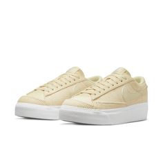 DN0744-200 Nike Blazer Low, Blazer Low, Women Platform Shoes, Nike Metcon, White Shoes Women, Nike Flex, Swag Shoes, Platform Sneaker, Nike Store