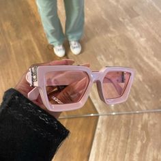 Designer Shades, Louis Vuitton Pink, Cute Sunglasses, نظارات شمسية, Cute Glasses, Trendy Sunglasses