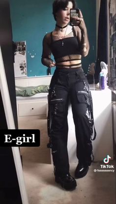 Easy Concert Outfit Ideas, Moda Grunge, Concert Fit, Goth Outfit, Punk Outfits, Alt Fashion