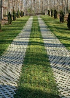 a pathway made out of squares in the grass