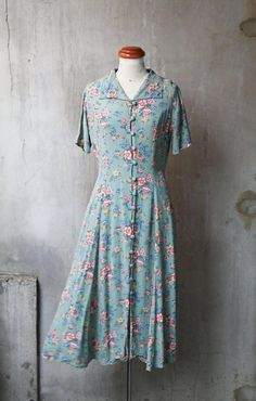 1940s Summer Dress, Fitted Collared Rayon Dress, 1950s Style Floral Print Vintage Dress, 1950s Vintage Dress With Summer Pattern, 1950s Style Vintage Dress For Spring With Vintage Pattern, 1950s Style Vintage Dress With Vintage Pattern For Spring, 1950s Style Spring Vintage Dress, 1950s Style Vintage Dress For Spring, Vintage Mid-length Dresses For Garden Party