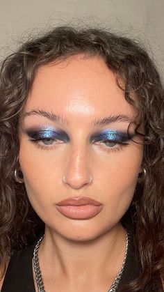 Blue Metallic Eye Makeup, Blue Metallic Makeup, Oil Slick Makeup, C Beauty Makeup, Chrome Eyeshadow Look, Rock Festival Makeup, Mugler Campaign, Metallic Eyeshadow Looks, Metallic Makeup Looks