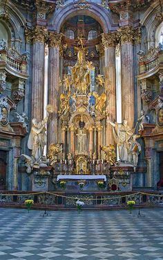 the interior of a large church with statues on it