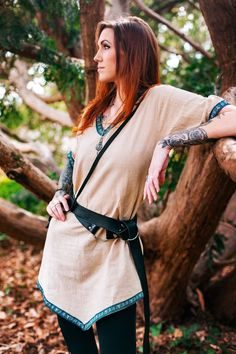 Medieval Female Clothing, Medival Outfits Commoners, Medieval Outfits Women, Medieval Clothing Women Warriors, Viking Woman Outfit, Casual Medieval Outfits, Casual Fantasy Outfit, Modern Medieval Fashion, Medieval Inspired Outfits