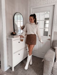 The perfect skort- great color and super comfy. paired with a super soft white turtle neck and finished with a simple white cowboy boot. Casual Outfits With Cowgirl Boots, Cowboy Boots Outfit Winter, White Turtle Neck