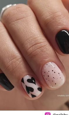 Trendy Black Nails, Nails Edgy, Colorful Nails, Nails Aesthetic, Cute Gel Nails, Shellac Nails, Black Nail, Short Acrylic Nails Designs, Dipped Nails