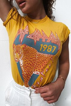 Def Leppard Half Leopard Vintage Tee - Life Clothing Co Music Trend, Vintage Tees Women, Band Tee Outfits, Tissue Fabric, Tee Ideas, Western Clothes, 80s Rock, Vintage Band Tees, 90s Music