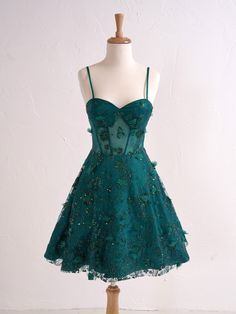 Homecoming Dress A Line, Hoco Dresses Under 100, Green Short Dress Prom, Hoco Dresses Fairytale, Hoco Dress For Brunettes, Appropriate Homecoming Dresses, Hoco Dresses Emerald Green, Homecoming Green Dresses, Hoco Dress Floral