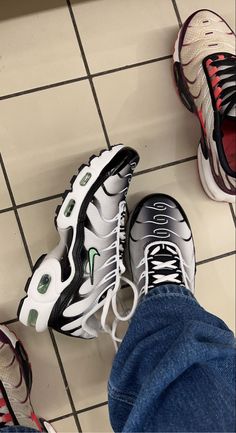 Nike Tn Air, Nike Airmax Plus, Nike Shoes Women Fashion, Tenis Nike, Mens Casual Dress Outfits