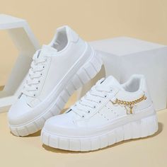 New Without Tags Chunky Sneakers In White. Platform Adds Almost 2 Inches Of Height. Features Gold Chain On Sides With A Butterfly Charm. Size 8 Pretty Shoes Sneakers, Butterfly Decor, Women Chain, Best Shoes For Men, Dad Shoes, Fendi Shoes, Casual Sneakers Women, Girly Shoes, Cute Nikes